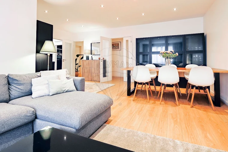 Apartamento T6 para Venda em Santo António Foto 2