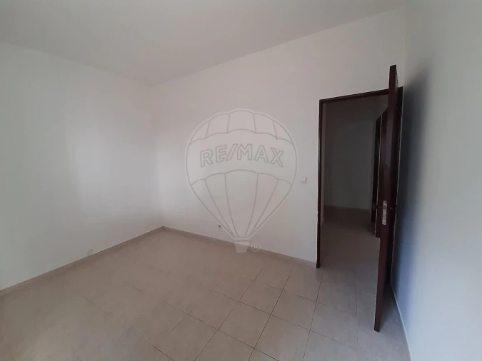Apartamento T2 para Venda em Moita Foto 11