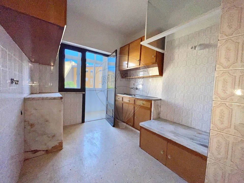 Apartamento T2 para Arrendamento em São Domingos de Benfica Foto 2