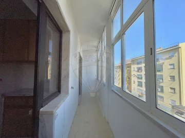 Apartamento T2 para Arrendamento em São Domingos de Benfica