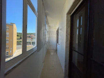 Apartamento T2 para Arrendamento em São Domingos de Benfica