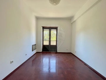Apartamento T2 para Arrendamento em São Domingos de Benfica