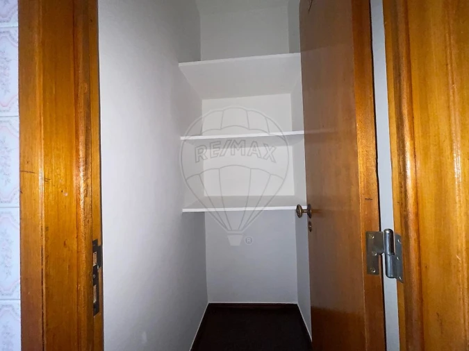 Apartamento T2 para Arrendamento em São Domingos de Benfica Foto 3