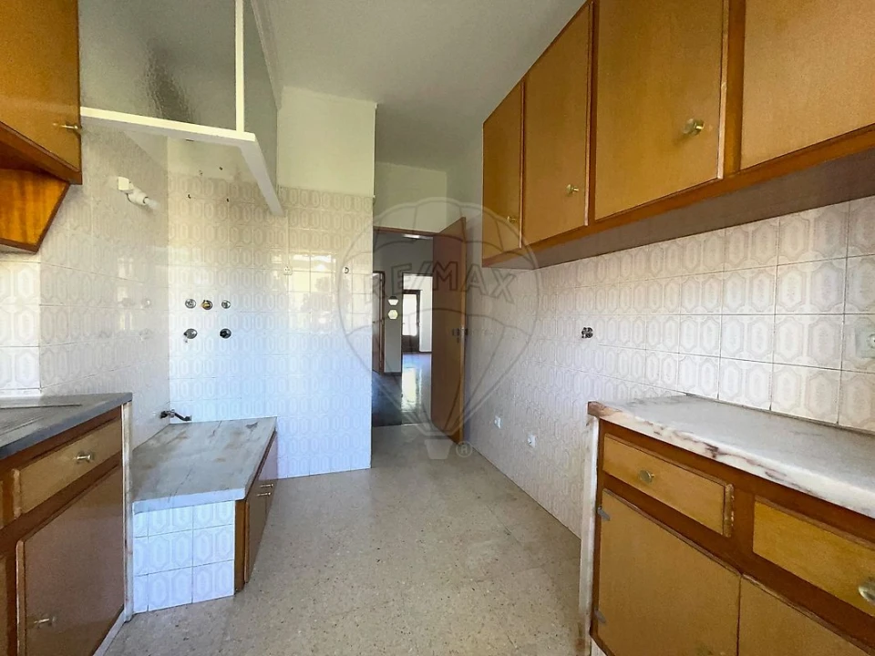 Apartamento T2 para Arrendamento em São Domingos de Benfica Foto 5
