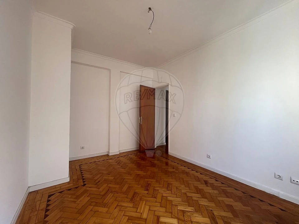 Apartamento T1 para Arrendamento em Póvoa de Santo Adrião e Olival Basto Foto 2