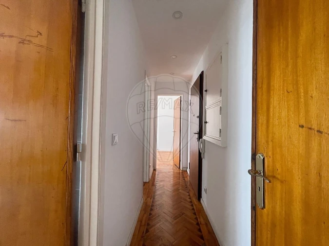 Apartamento T1 para Arrendamento em Póvoa de Santo Adrião e Olival Basto Foto 4