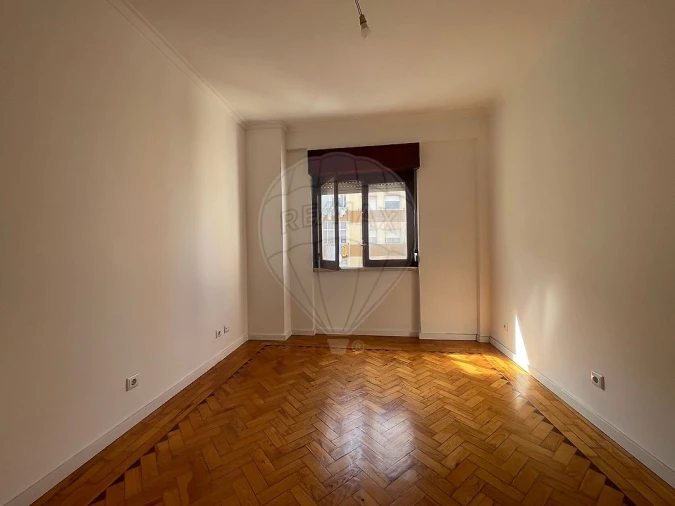 Apartamento T1 para Arrendamento em Póvoa de Santo Adrião e Olival Basto Foto 5