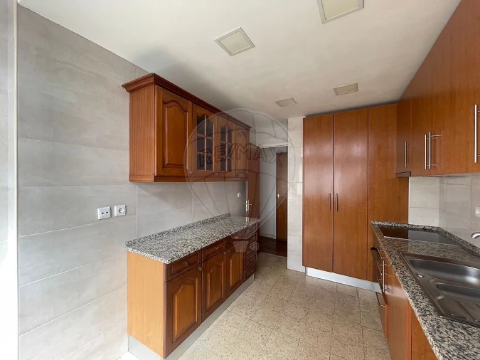 Apartamento T1 para Arrendamento em Póvoa de Santo Adrião e Olival Basto Foto 3