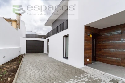 Moradia T4 para Venda em Santa Iria de Azoia, São João da Talha e Bobadela