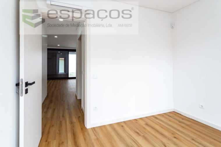 Moradia T4 para Venda em Santa Iria de Azoia, São João da Talha e Bobadela Foto 19
