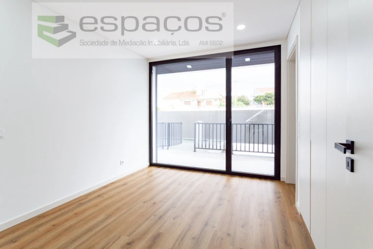 Moradia T4 para Venda em Santa Iria de Azoia, São João da Talha e Bobadela Foto 44