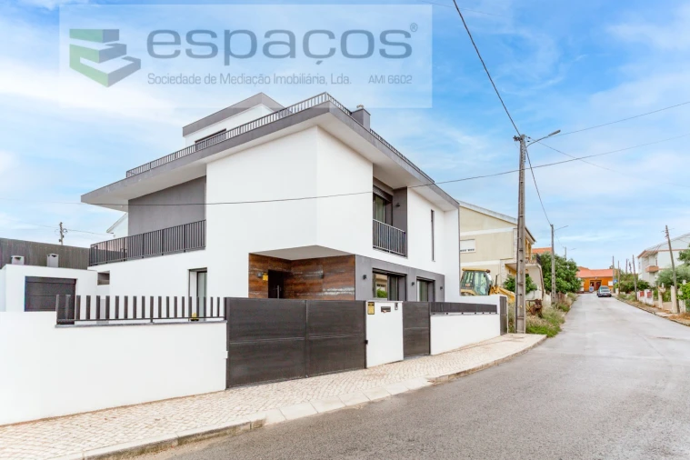 Moradia T4 para Venda em Santa Iria de Azoia, São João da Talha e Bobadela Foto 64