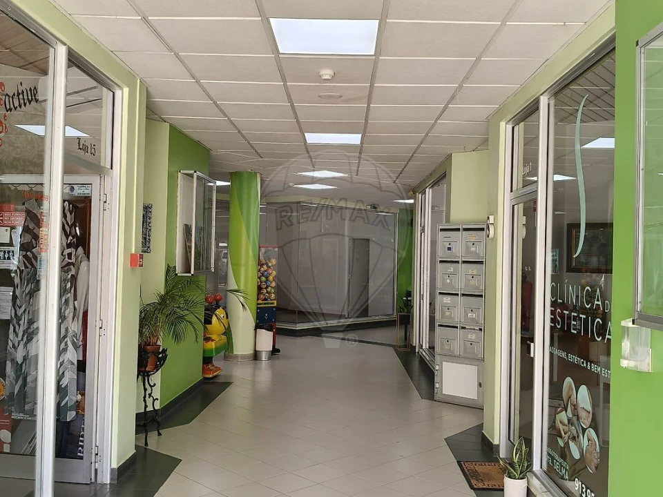 Loja para Venda em Carregado e Cadafais Foto 7