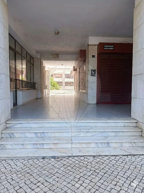 Loja para Arrendamento em Póvoa de Santa Iria e Forte da Casa