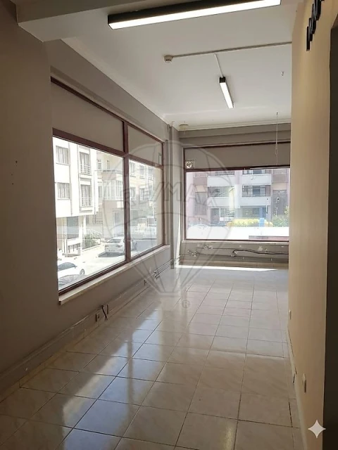 Loja para Arrendamento em Póvoa de Santa Iria e Forte da Casa