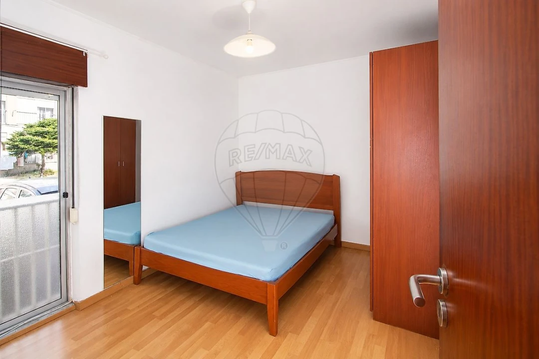 Apartamento T2 para Venda em Rio de Mouro Foto 10