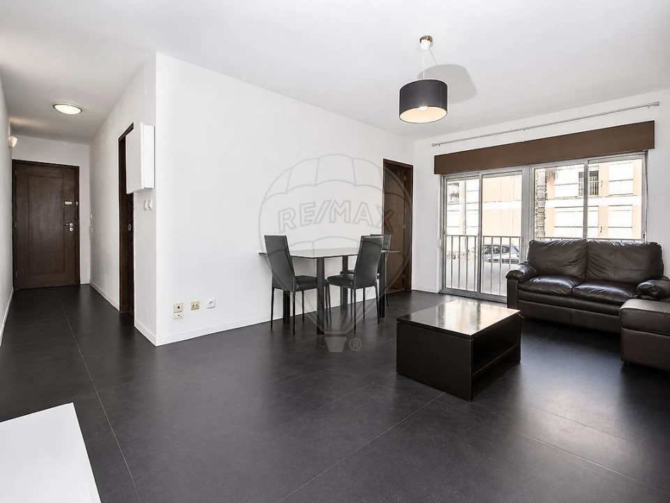 Apartamento T2 para Venda em Rio de Mouro Foto 1