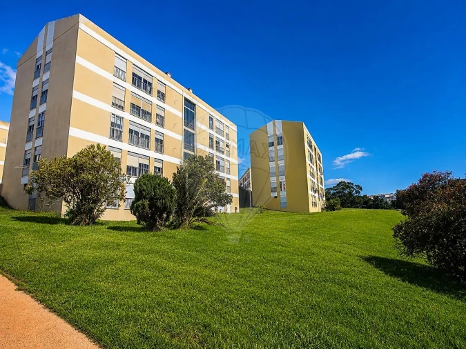Apartamento T2 para Venda em Rio de Mouro Foto 9