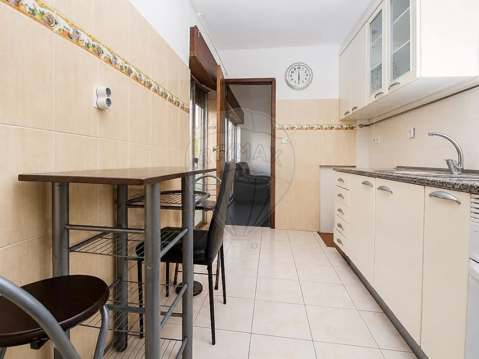 Apartamento T2 para Venda em Rio de Mouro Foto 4