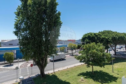 Apartamento T3 para Venda em Massamá e Monte Abraão
