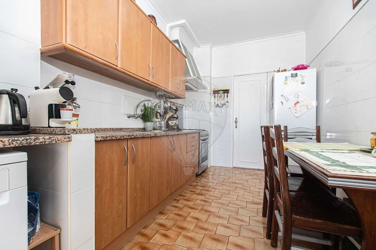 Apartamento T3 para Venda em Massamá e Monte Abraão Foto 14