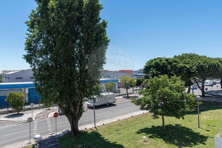 Apartamento T3 para Venda em Massamá e Monte Abraão Foto 15