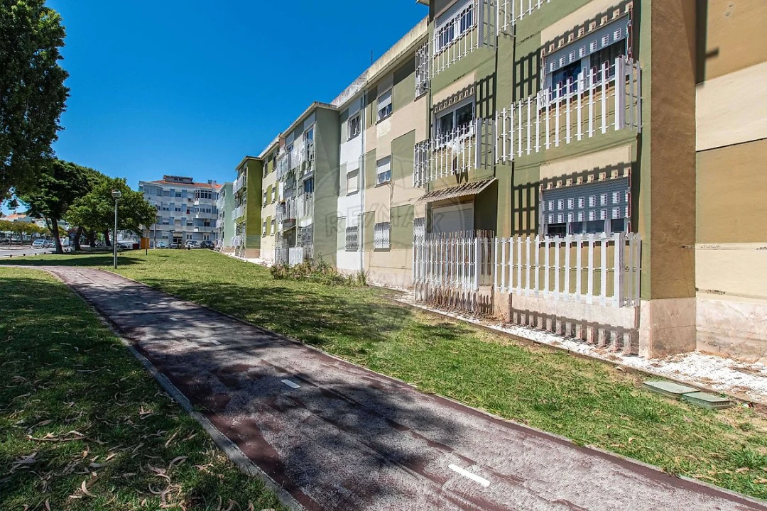 Apartamento T3 para Venda em Massamá e Monte Abraão Foto 10
