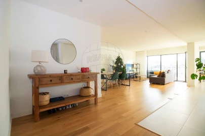 Apartamento T4 para Arrendamento em Algés, Linda-A-Velha e Cruz Quebrada-Dafundo