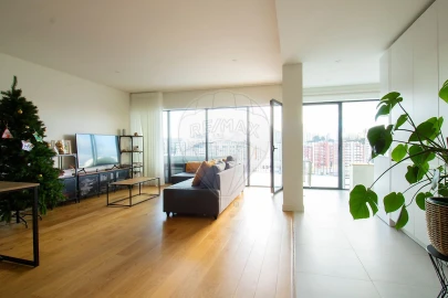 Apartamento T4 para Arrendamento em Algés, Linda-A-Velha e Cruz Quebrada-Dafundo