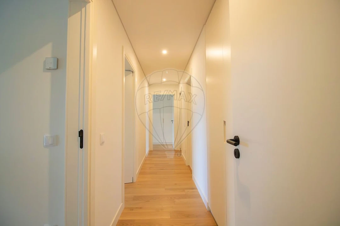 Apartamento T4 para Arrendamento em Algés, Linda-A-Velha e Cruz Quebrada-Dafundo Foto 9