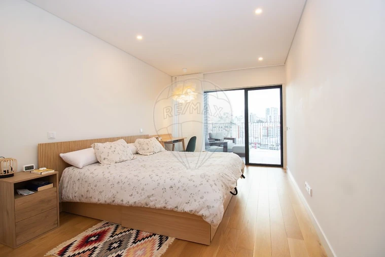 Apartamento T4 para Arrendamento em Algés, Linda-A-Velha e Cruz Quebrada-Dafundo Foto 13