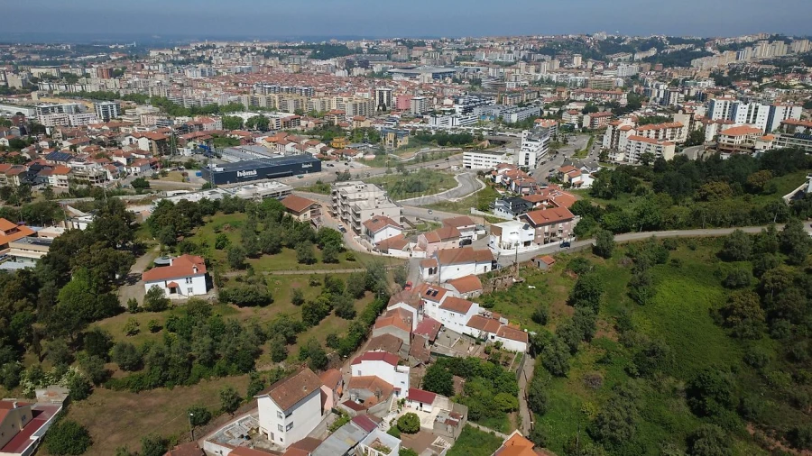 Moradia T1 para Venda em Santo Antonio dos Olivais Foto 3
