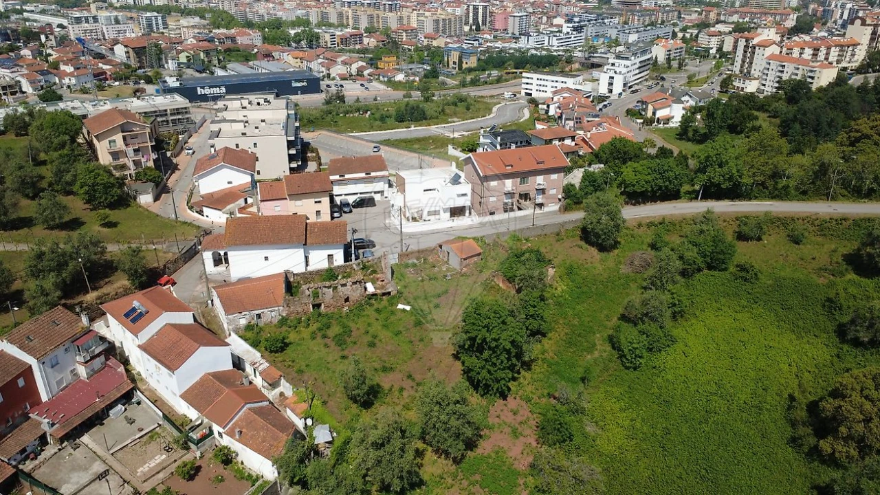 Moradia T1 para Venda em Santo Antonio dos Olivais Foto 8