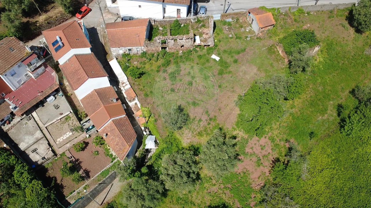 Moradia T1 para Venda em Santo Antonio dos Olivais Foto 7