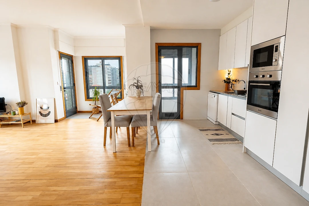 Apartamento T1 para Arrendamento em Lordelo do Ouro e Massarelos Foto 22