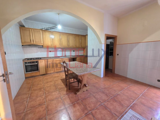Moradia T4 para Venda em Castro Daire Foto 2