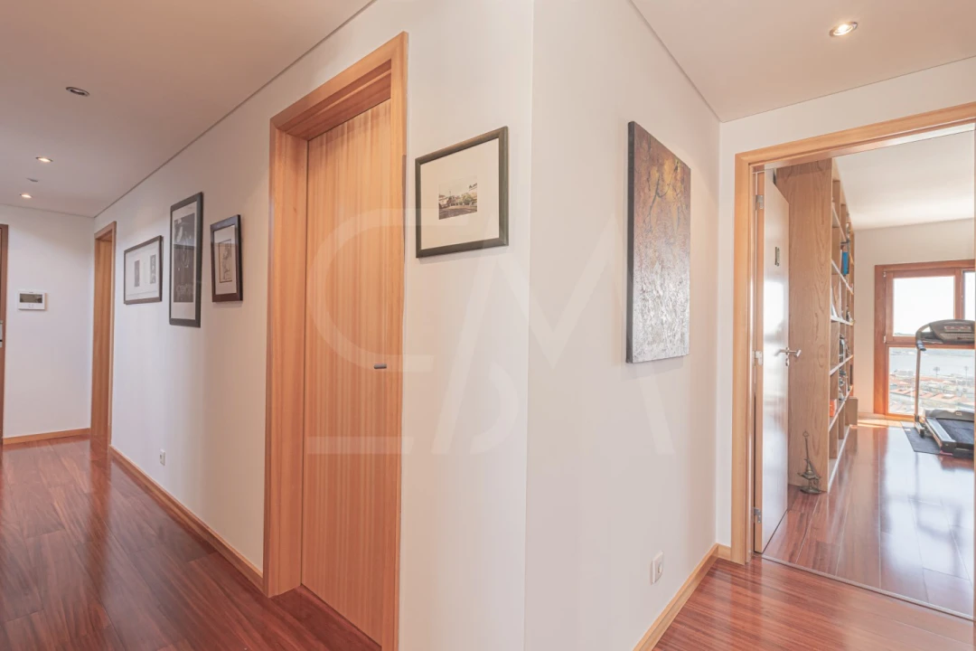 Apartamento T5 para Venda em Ajuda Foto 28