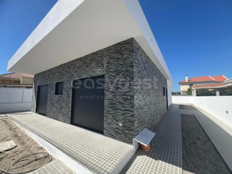 Moradia T4 para Venda em Fernao Ferro Foto 1