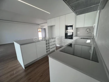 Moradia T4 para Venda em Fernao Ferro