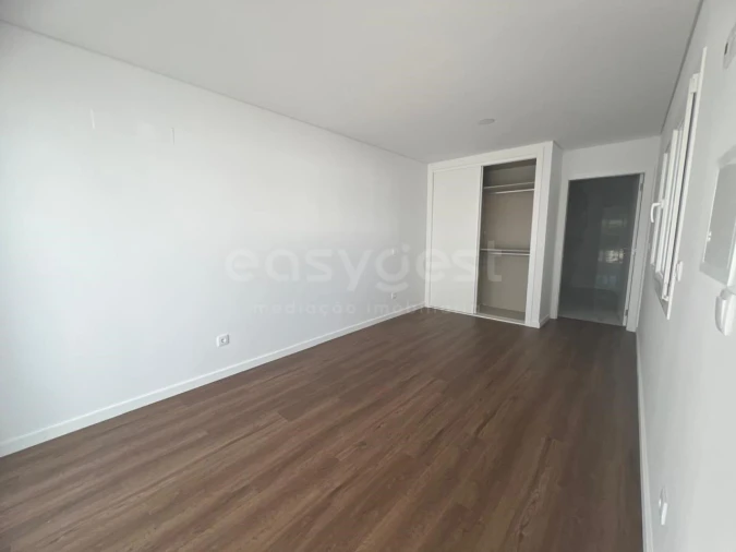 Moradia T4 para Venda em Fernao Ferro Foto 17