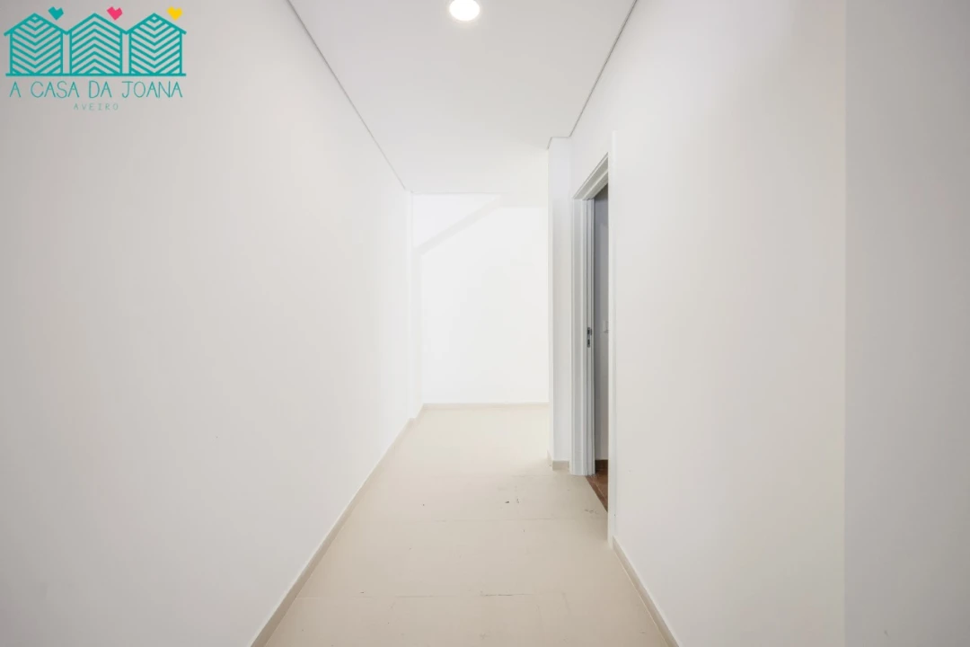 Apartamento T2 para Arrendamento em Aradas Foto 2