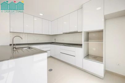 Apartamento T2 para Arrendamento em Aradas
