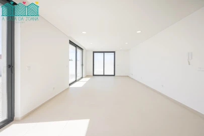 Apartamento T2 para Arrendamento em Aradas