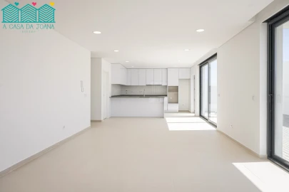 Apartamento T2 para Arrendamento em Aradas