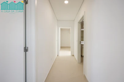 Apartamento T2 para Arrendamento em Aradas