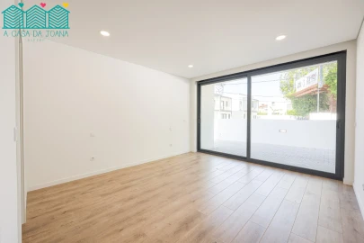 Apartamento T2 para Arrendamento em Aradas