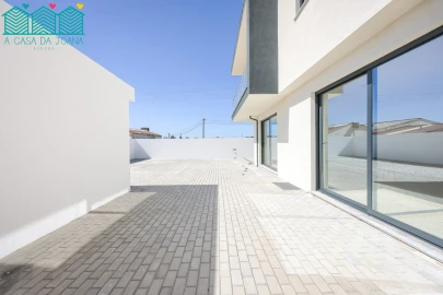 Apartamento T2 para Arrendamento em Aradas