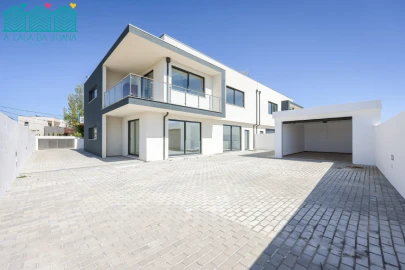 Apartamento T2 para Arrendamento em Aradas