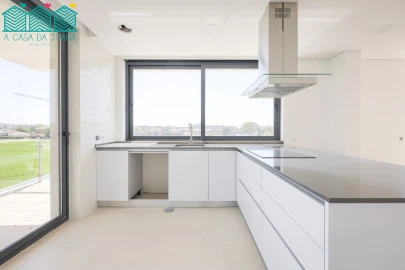 Apartamento T3 para Arrendamento em Aradas