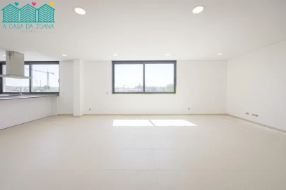 Apartamento T3 para Arrendamento em Aradas